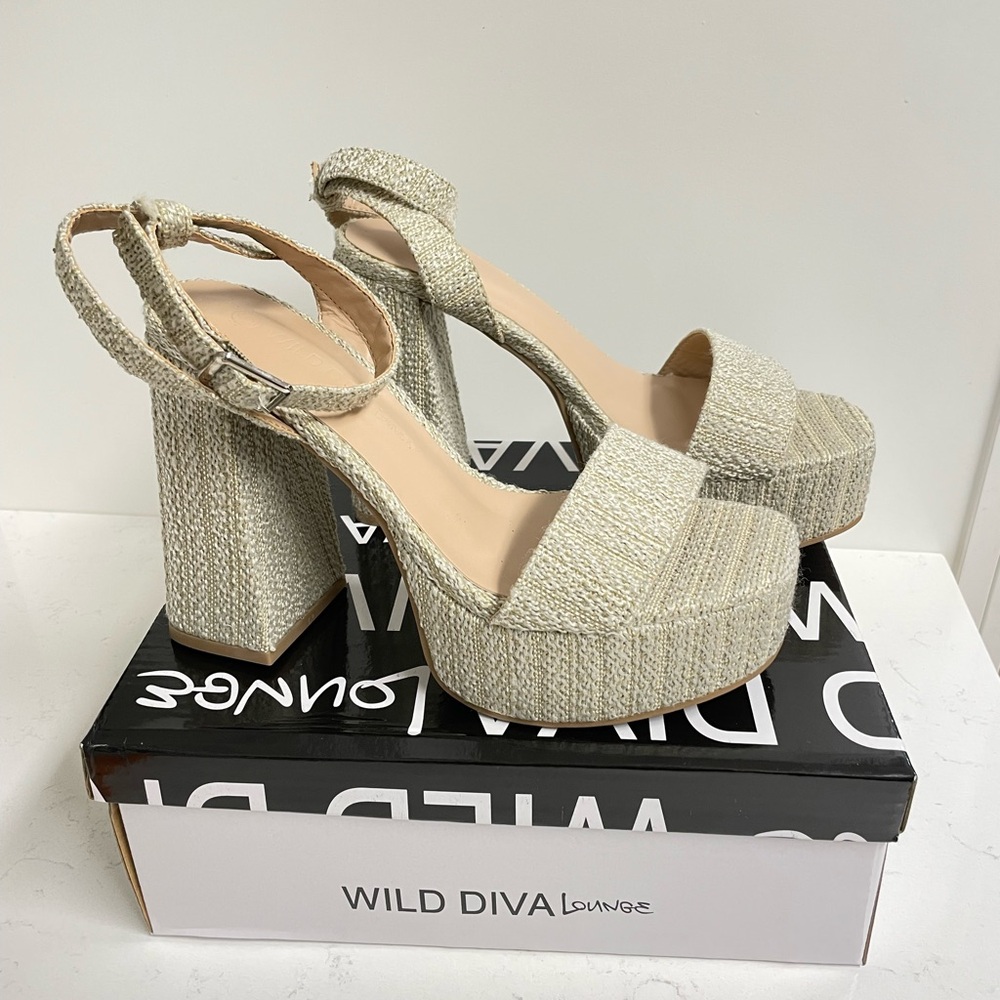 ⭐️FLASH SALE ⭐️NEW Nude Raffia Platform Heels